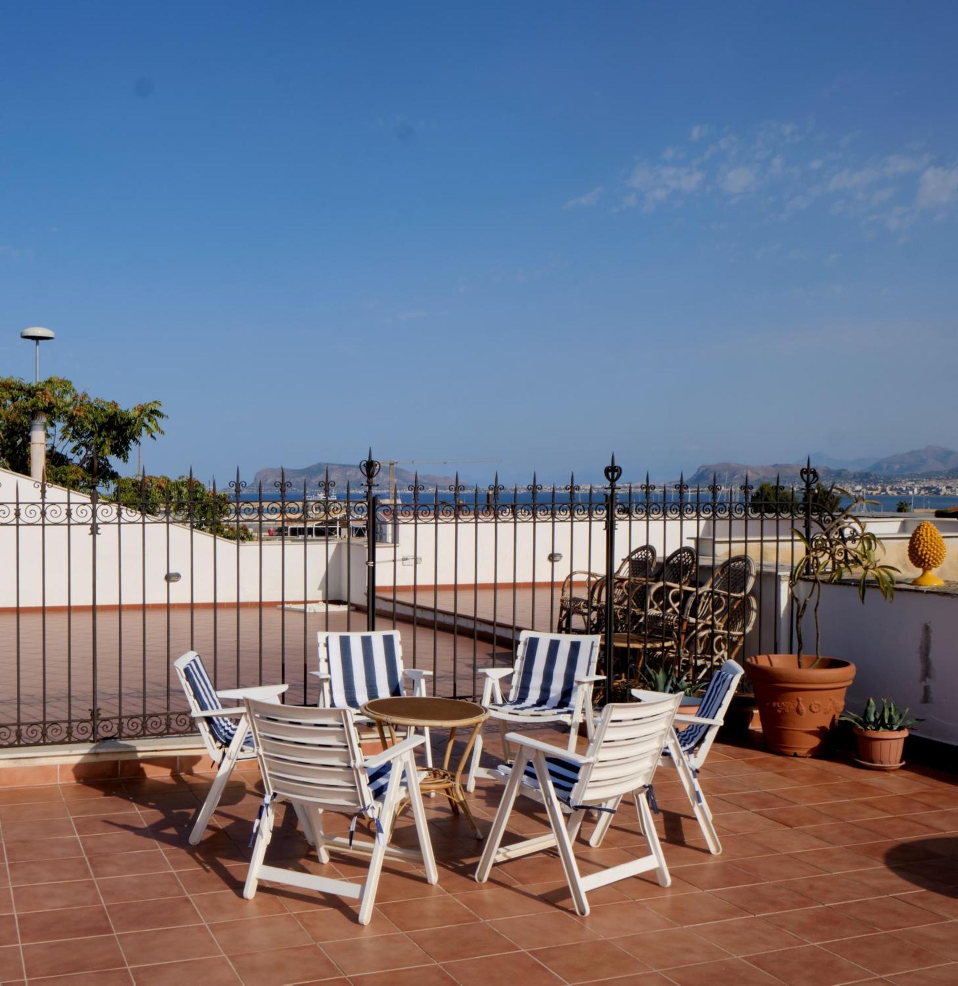Attico Con Terrazza Sul Porto Lägenhet Palermo Exteriör bild